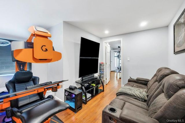 5 Kittiwake Lane, Babylon, NY 11702