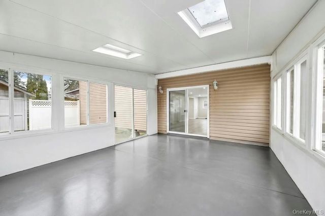 5 Kittiwake Lane, Babylon, NY 11702