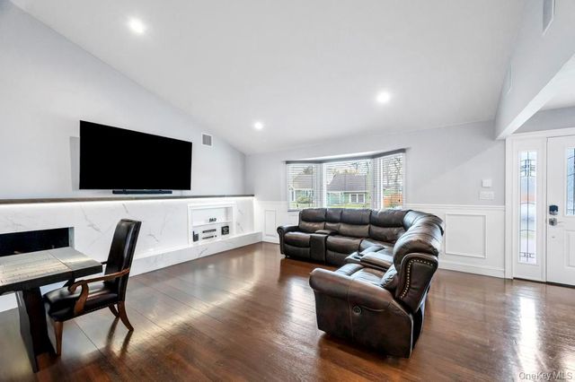 5 Kittiwake Lane, Babylon, NY 11702