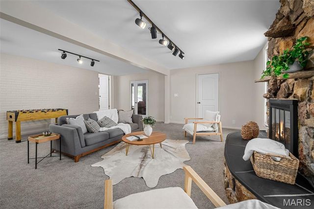 31 Bon Hills Drive, St Louis, MO 63132