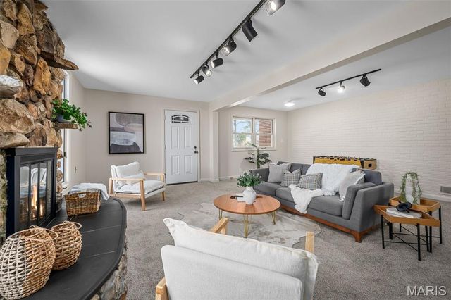 31 Bon Hills Drive, St Louis, MO 63132