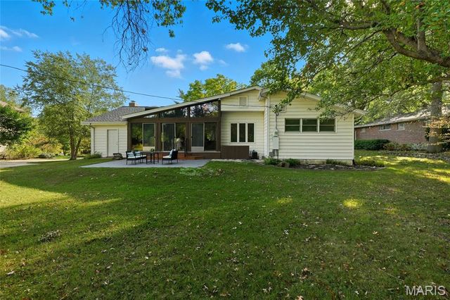 31 Bon Hills Drive, St Louis, MO 63132