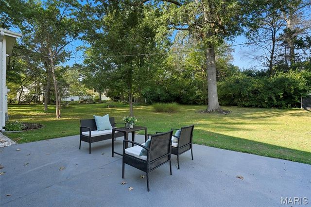 31 Bon Hills Drive, St Louis, MO 63132