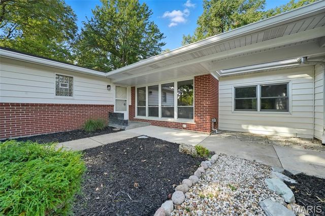 31 Bon Hills Drive, St Louis, MO 63132