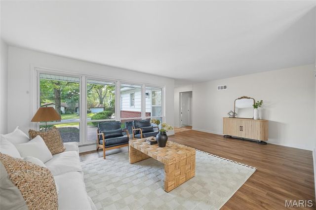 31 Bon Hills Drive, St Louis, MO 63132