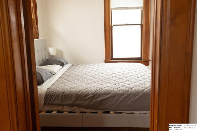 1002 S 38th Avenue, Omaha, NE 68105