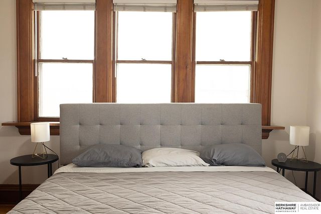 1002 S 38th Avenue, Omaha, NE 68105