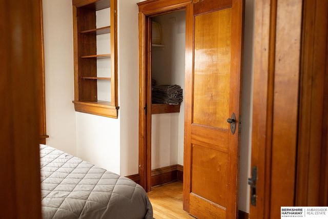 1002 S 38th Avenue, Omaha, NE 68105