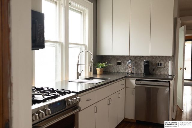 1002 S 38th Avenue, Omaha, NE 68105