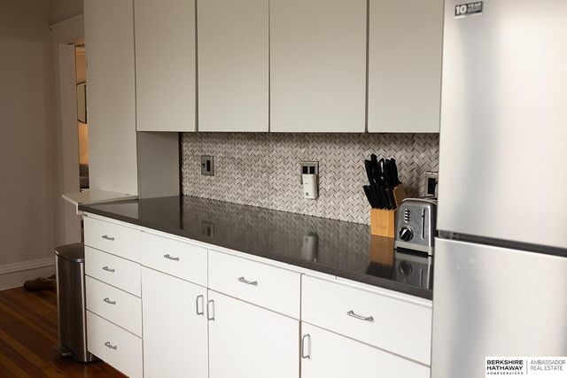 1002 S 38th Avenue, Omaha, NE 68105