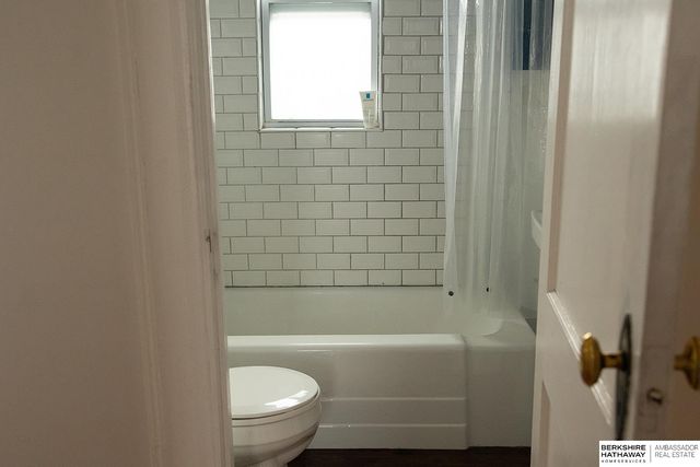 1002 S 38th Avenue, Omaha, NE 68105