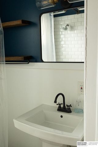 1002 S 38th Avenue, Omaha, NE 68105