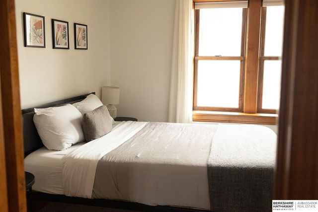 1002 S 38th Avenue, Omaha, NE 68105