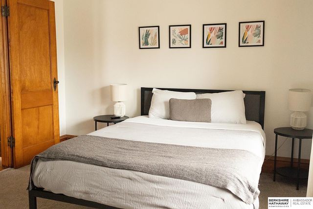 1002 S 38th Avenue, Omaha, NE 68105