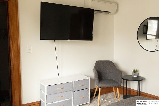 1002 S 38th Avenue, Omaha, NE 68105