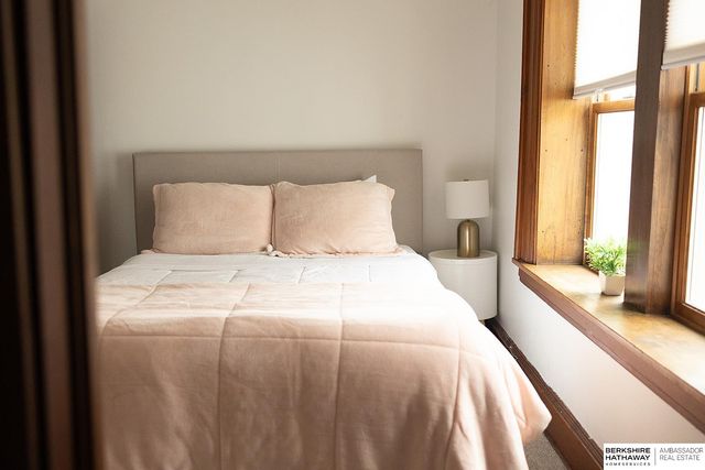 1002 S 38th Avenue, Omaha, NE 68105