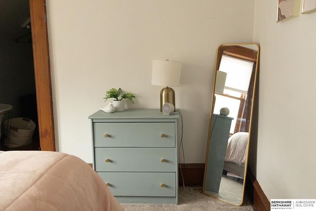 1002 S 38th Avenue, Omaha, NE 68105