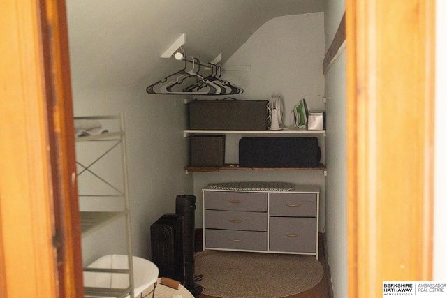 1002 S 38th Avenue, Omaha, NE 68105