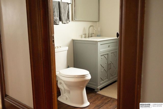 1002 S 38th Avenue, Omaha, NE 68105