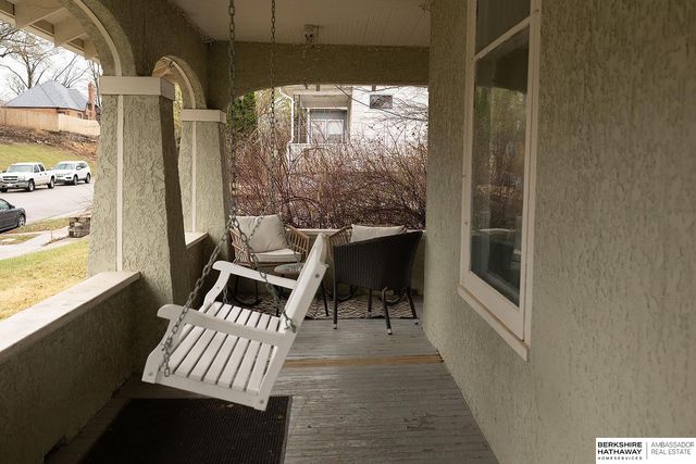 1002 S 38th Avenue, Omaha, NE 68105