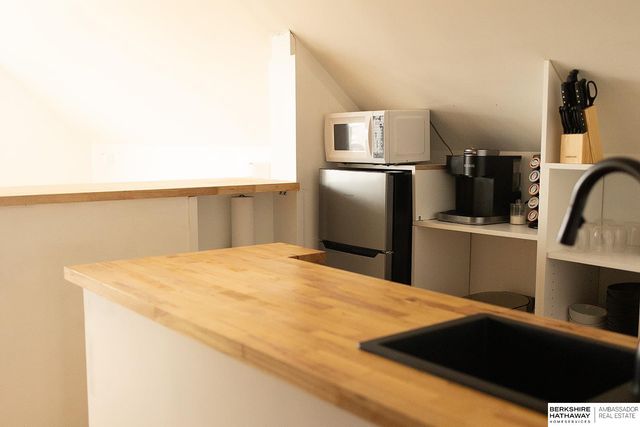 1002 S 38th Avenue, Omaha, NE 68105