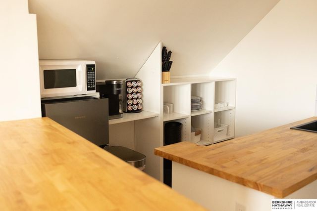 1002 S 38th Avenue, Omaha, NE 68105