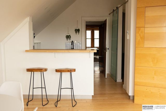 1002 S 38th Avenue, Omaha, NE 68105