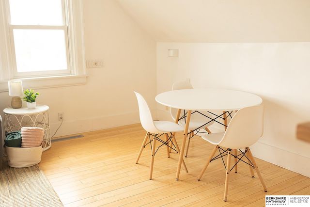 1002 S 38th Avenue, Omaha, NE 68105