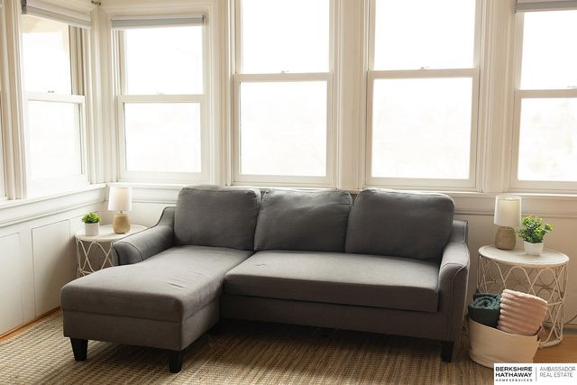 1002 S 38th Avenue, Omaha, NE 68105