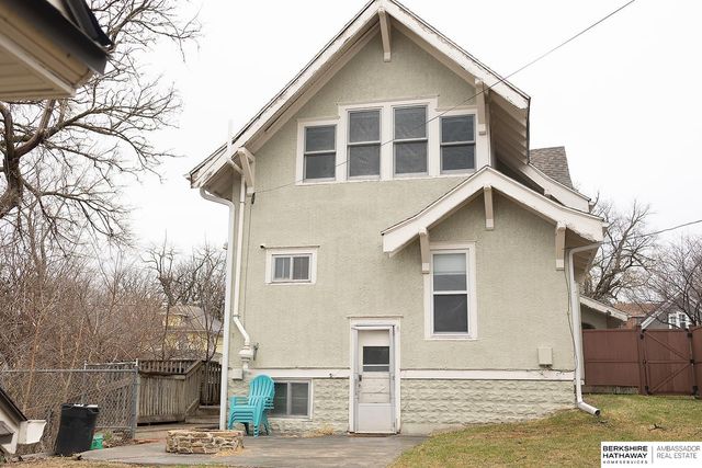 1002 S 38th Avenue, Omaha, NE 68105