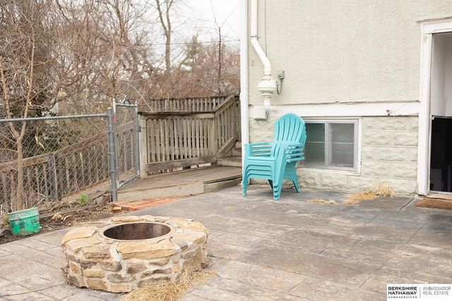 1002 S 38th Avenue, Omaha, NE 68105