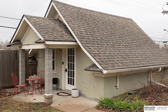 1002 S 38th Avenue, Omaha, NE 68105