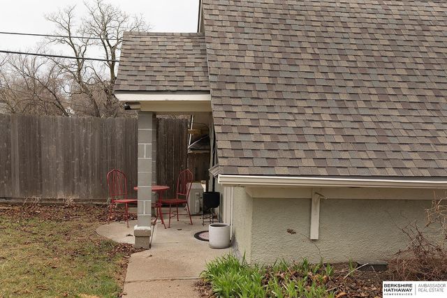 1002 S 38th Avenue, Omaha, NE 68105