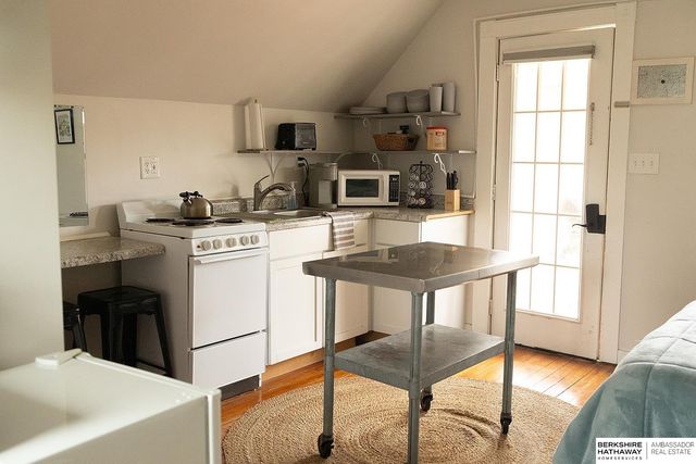 1002 S 38th Avenue, Omaha, NE 68105