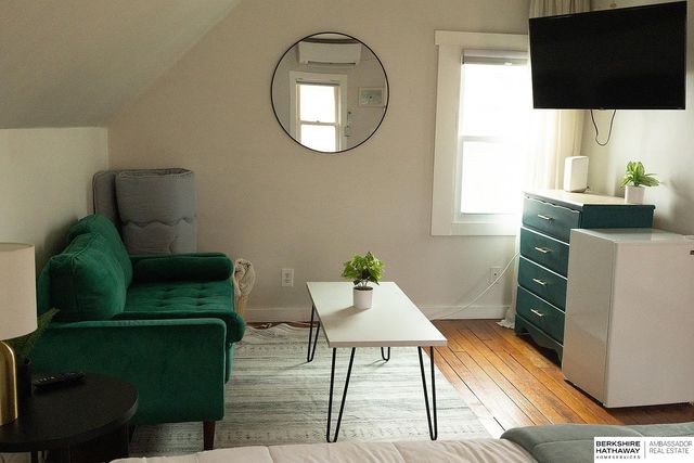 1002 S 38th Avenue, Omaha, NE 68105