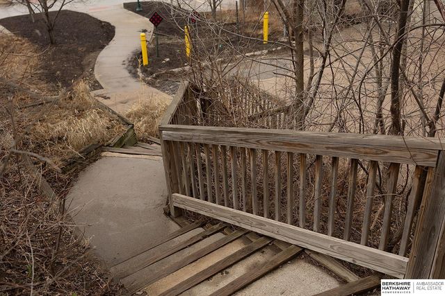 1002 S 38th Avenue, Omaha, NE 68105