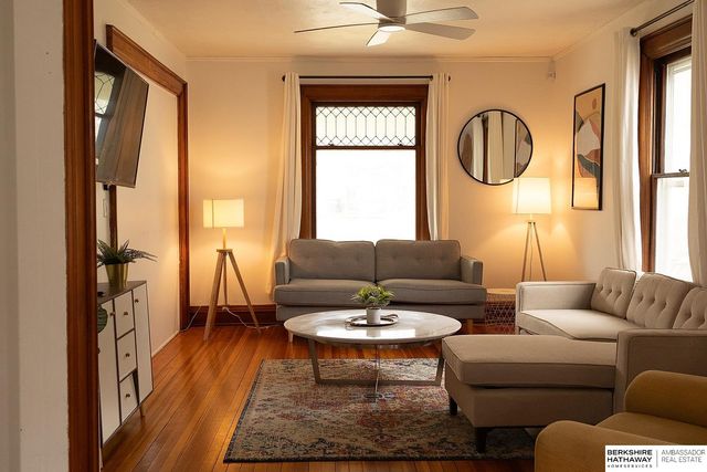 1002 S 38th Avenue, Omaha, NE 68105