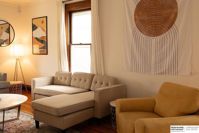 1002 S 38th Avenue, Omaha, NE 68105