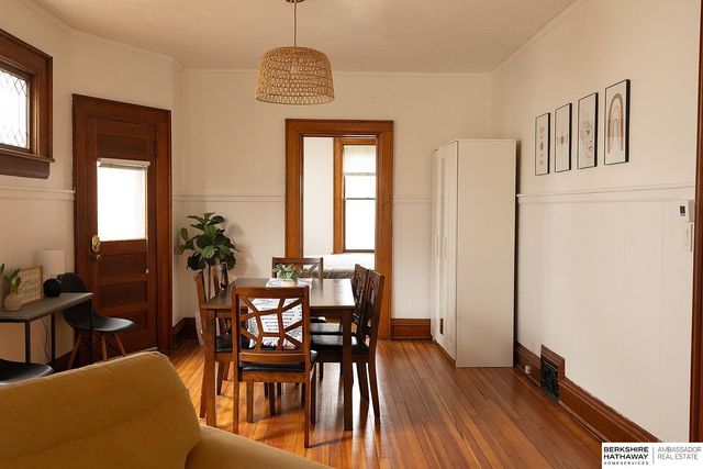 1002 S 38th Avenue, Omaha, NE 68105