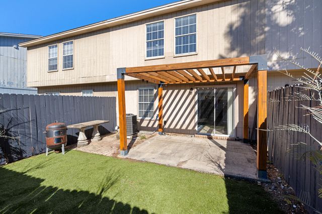 1838 Whispering Oaks Ln Lane, Fort Walton Beach, FL 32547