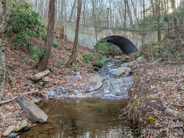 119 Wildflower Cove Drive, Swannanoa, NC 28778