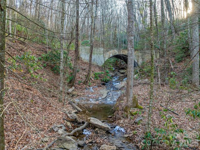 119 Wildflower Cove Drive, Swannanoa, NC 28778