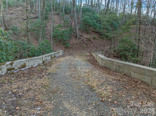 119 Wildflower Cove Drive, Swannanoa, NC 28778