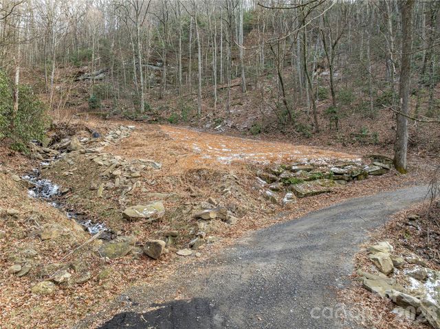 119 Wildflower Cove Drive, Swannanoa, NC 28778