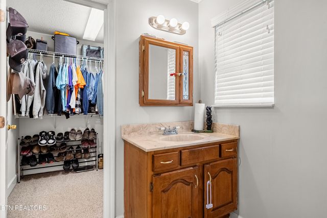 4708 Shaw Ferry Rd, Lenoir City, TN 37772