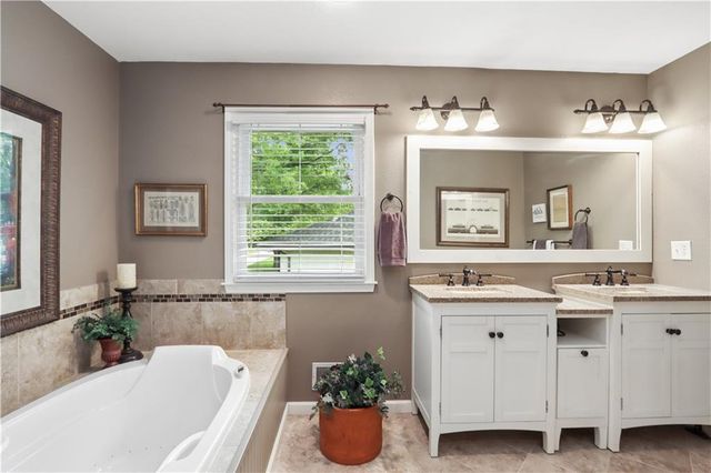 6911 E 128th Street, Grandview, MO 64030