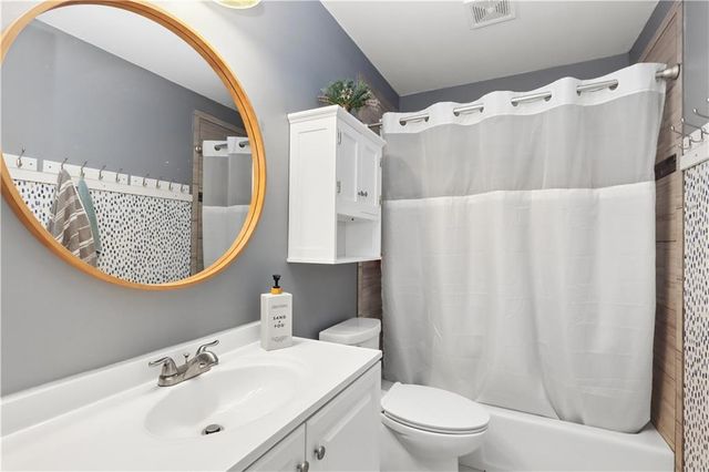 6911 E 128th Street, Grandview, MO 64030