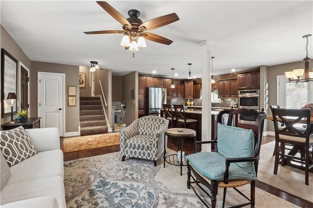 6911 E 128th Street, Grandview, MO 64030