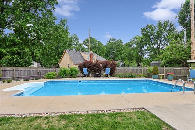 6911 E 128th Street, Grandview, MO 64030