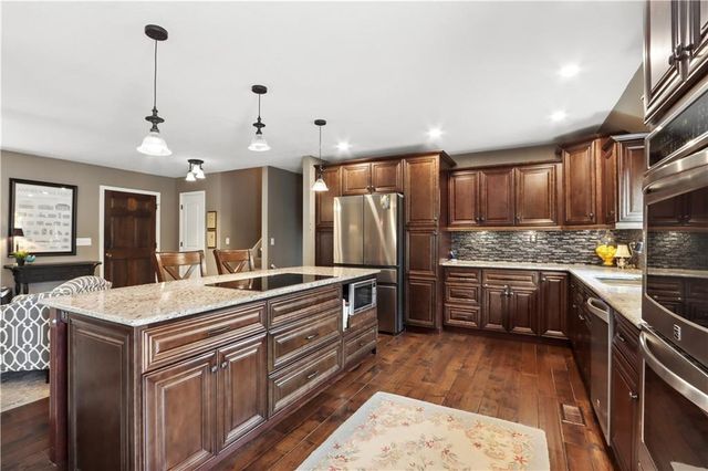 6911 E 128th Street, Grandview, MO 64030